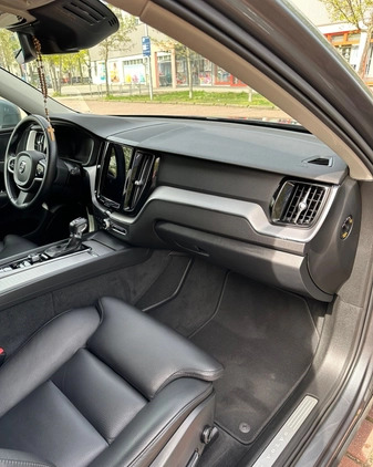 Volvo XC 60 cena 129000 przebieg: 92000, rok produkcji 2017 z Szczecin małe 121